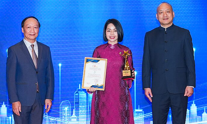 Hoacom Media nhận giải top 10 thương hiệu bản sắc Việt