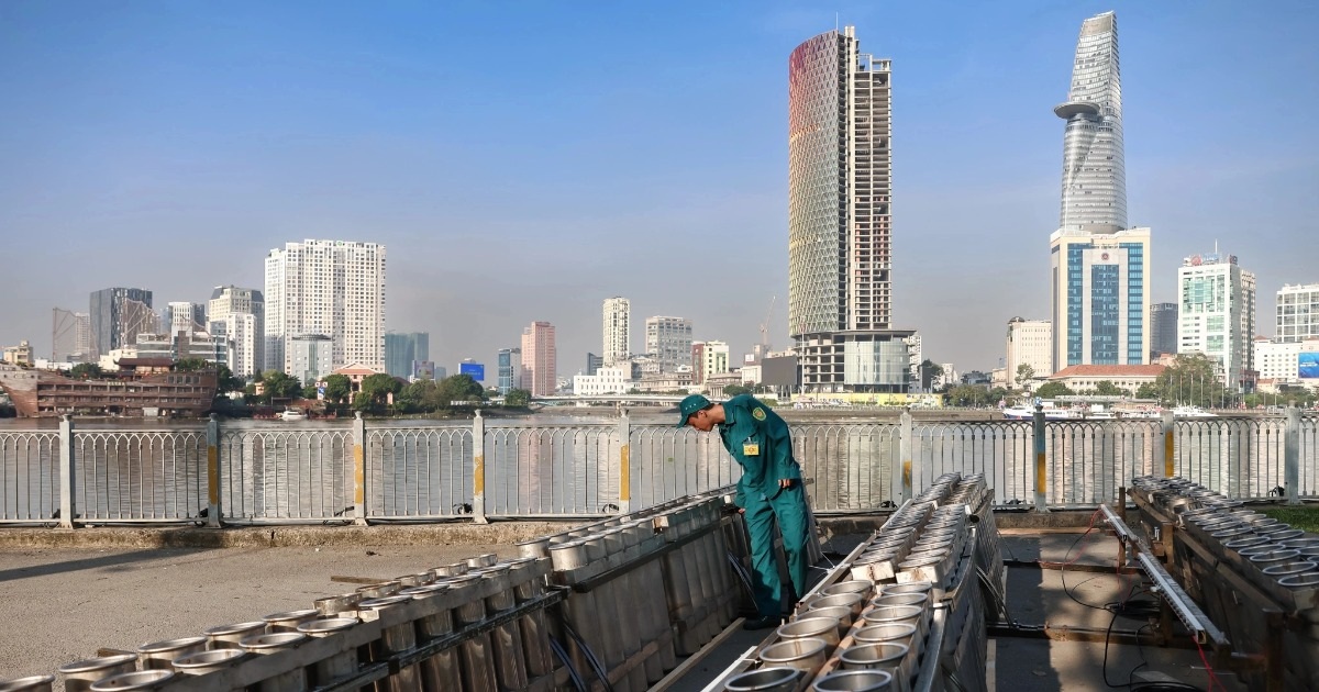 Trận địa pháo hoa mừng năm mới 2026 ở TPHCM trước giờ khai hỏa