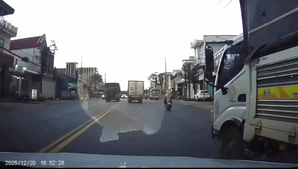 Cảnh sát truy tìm tài xế lái ô tô tải “đại náo” trên đường ở Lâm Đồng - 1