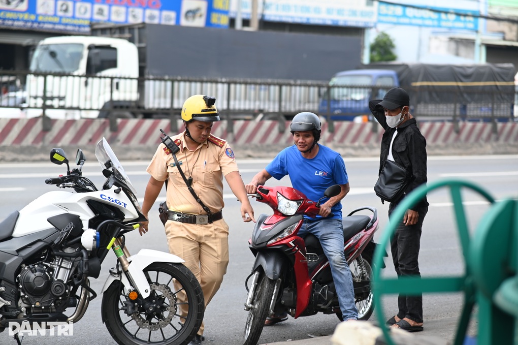 Thay đổi giờ mở giao lộ ở TPHCM để ngăn xe chạy ngược chiều, giảm ùn tắc - 3 Thay đổi giờ mở giao lộ ở TPHCM để ngăn xe chạy ngược chiều, giảm ùn tắc - 3