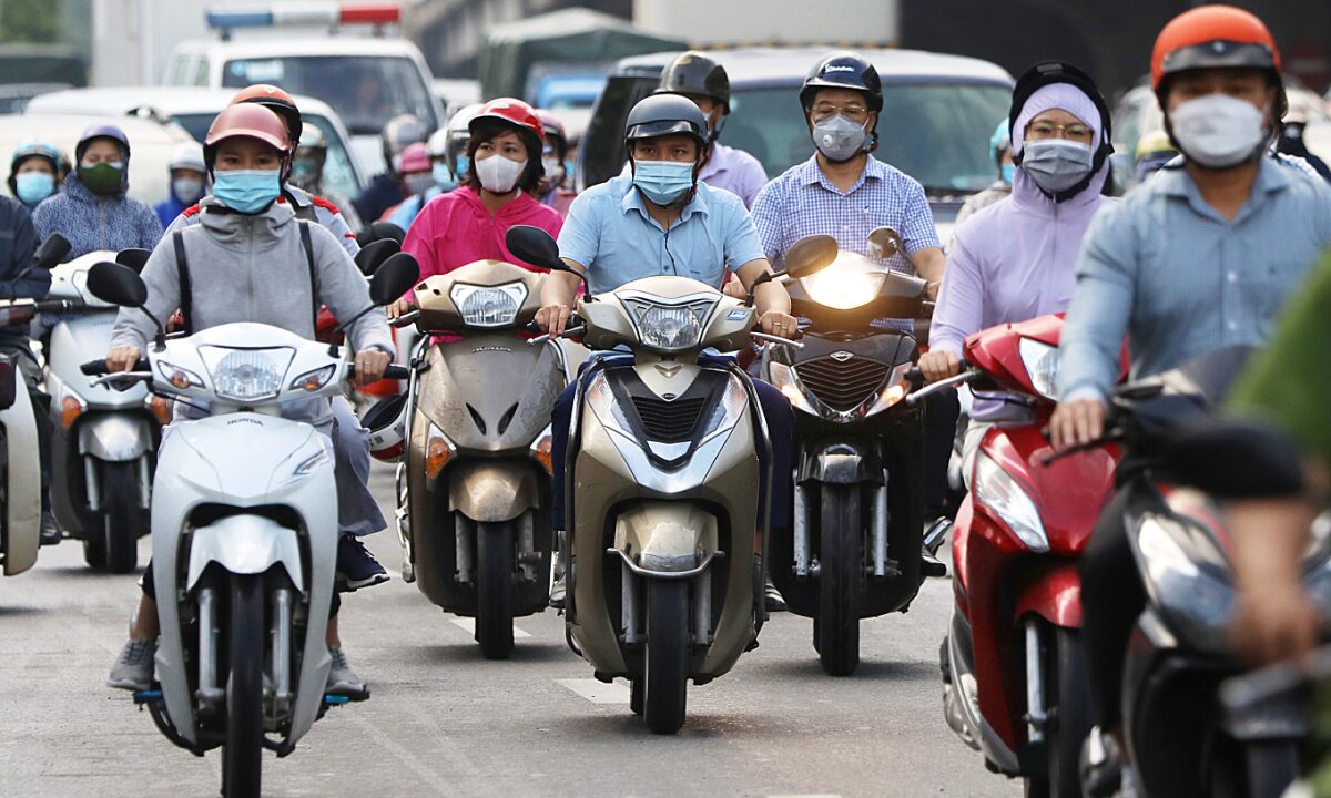 ‘Cấm xe máy xăng vào vành đai 1 Hà Nội từ tháng 7/2026 là quá gấp’