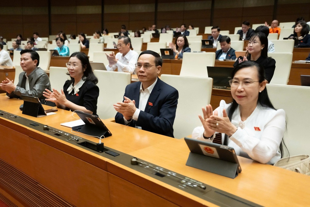 Quốc hội yêu cầu đẩy nhanh lộ trình cải cách tiền lương - 2