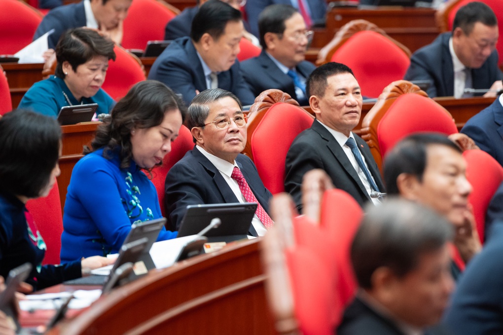 Nội dung về nhân sự khóa mới được thống nhất tại Hội nghị Trung ương 15 - 1