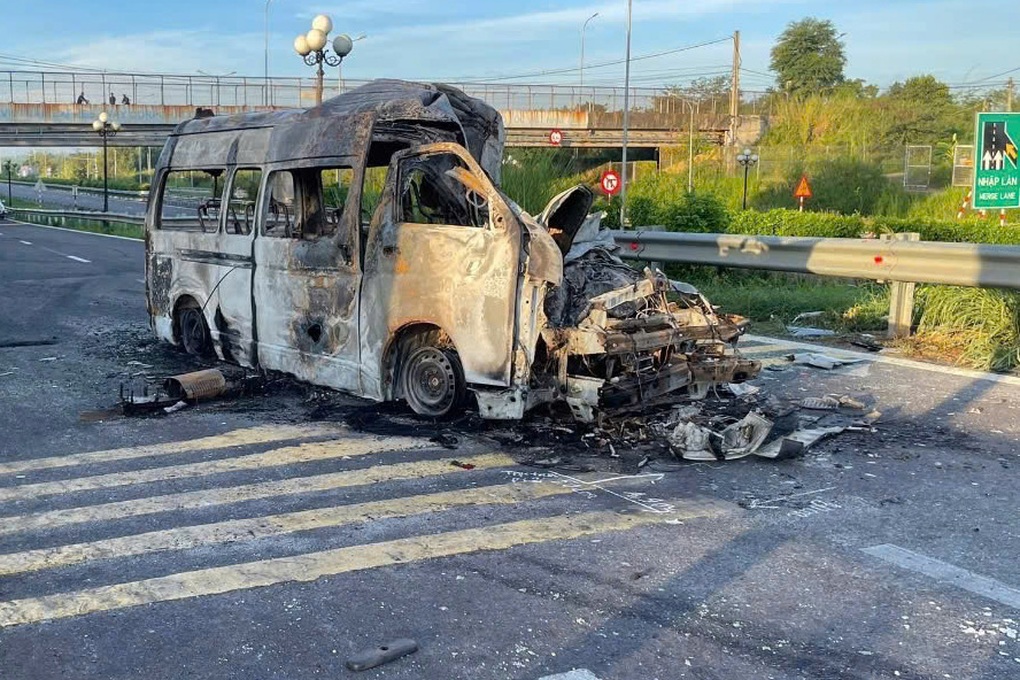 Tai nạn 3 người chết trên cao tốc TPHCM - Dầu Giây: Hai phương tiện đều sai - 2 Tai nạn 3 người chết trên cao tốc TPHCM - Dầu Giây: Hai phương tiện đều sai - 2