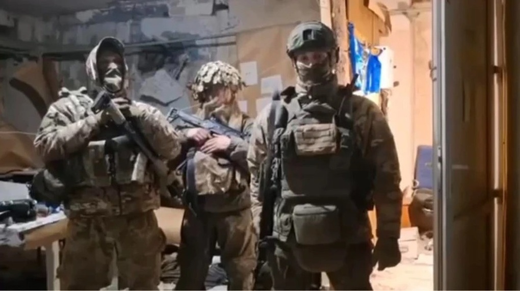 Nga đột kích sở chỉ huy Ukraine, tịch thu laptop, điện thoại đang mở khóa - 1