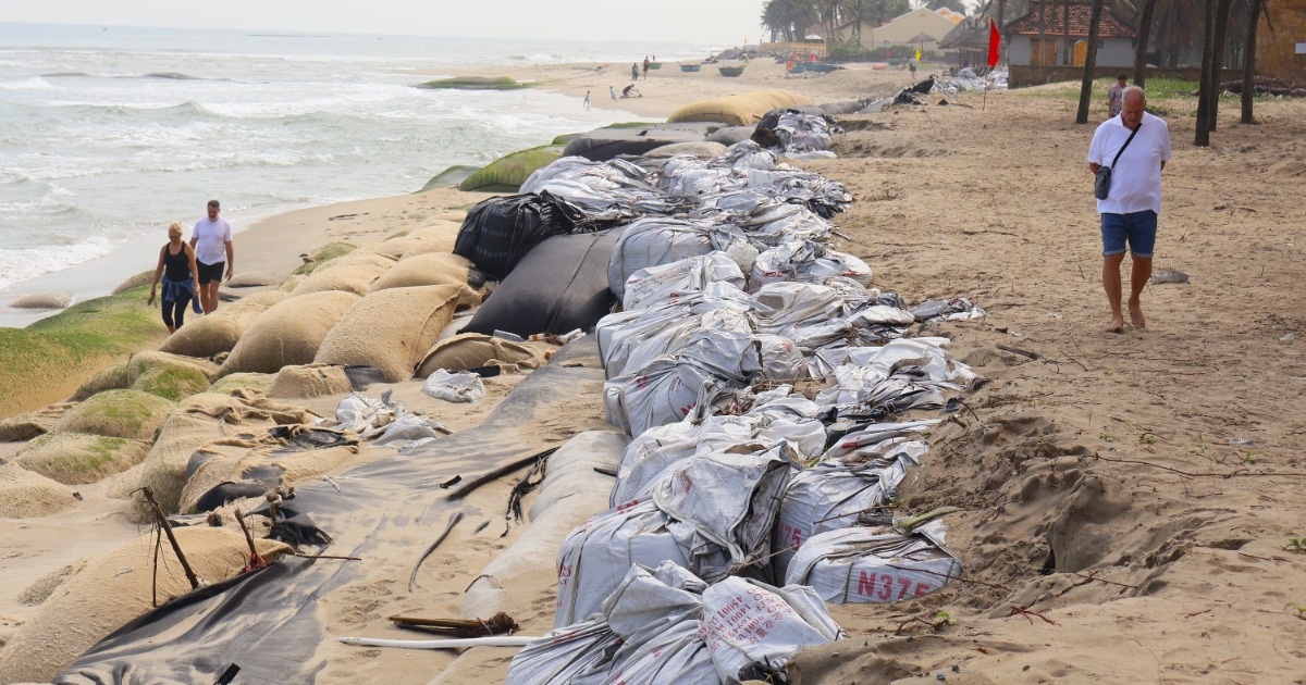 Bờ biển Hội An sạt lở nghiêm trọng, để lại cảnh quan nham nhở