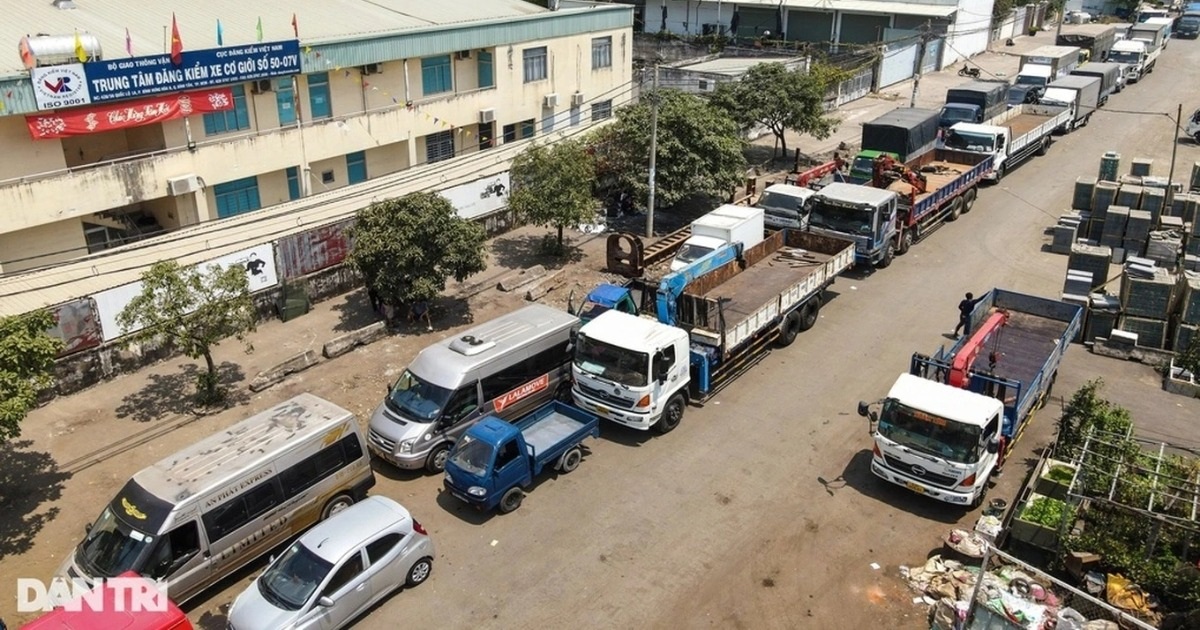 Siết khí thải phương tiện tại TPHCM, tài xế đăng kiểm xe thế nào?