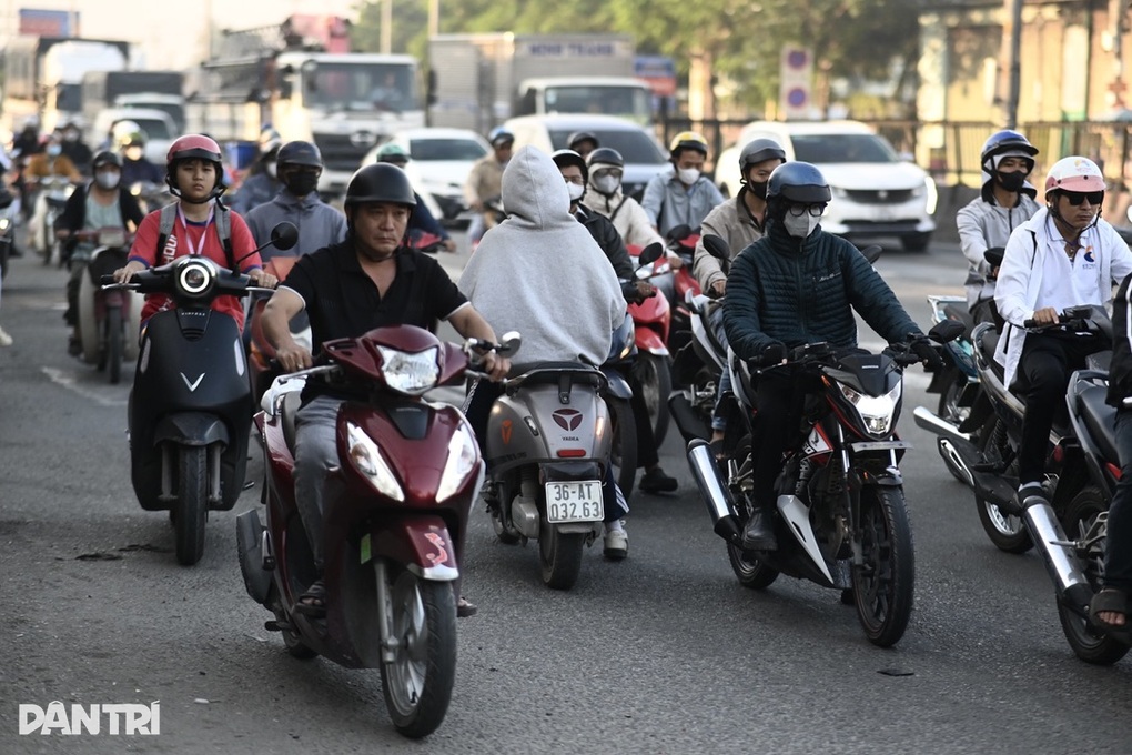 Thay đổi giờ mở giao lộ ở TPHCM để ngăn xe chạy ngược chiều, giảm ùn tắc - 2 Thay đổi giờ mở giao lộ ở TPHCM để ngăn xe chạy ngược chiều, giảm ùn tắc - 2