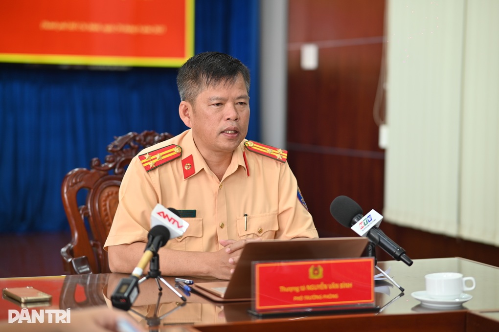 CSGT TPHCM tăng cường trước giờ chung kết bóng đá nam SEA Games 33 - 1