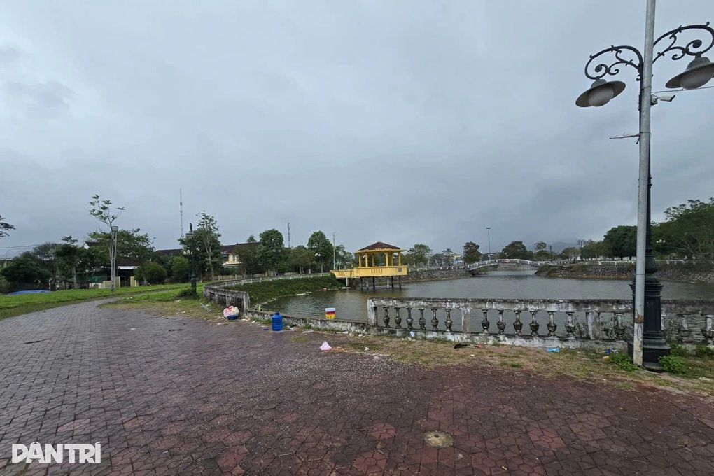 Hai học sinh đuối nước ở hồ công viên: Trách nhiệm thuộc về ai? - 3