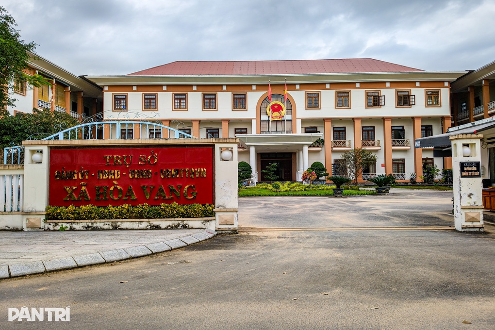 Một xã ở Đà Nẵng để cán bộ mang theo máy tính, điều hòa về đơn vị mới - 1