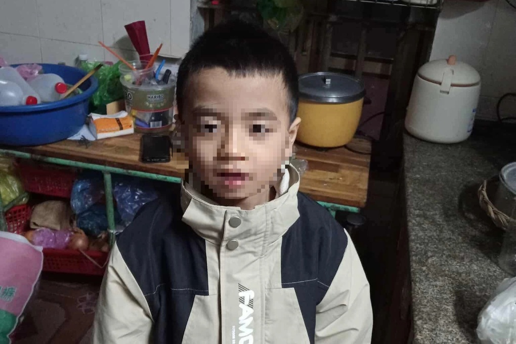 Hơn 100 người xuyên đêm tìm kiếm bé trai 6 tuổi - 1 Hơn 100 người xuyên đêm tìm kiếm bé trai 6 tuổi - 1