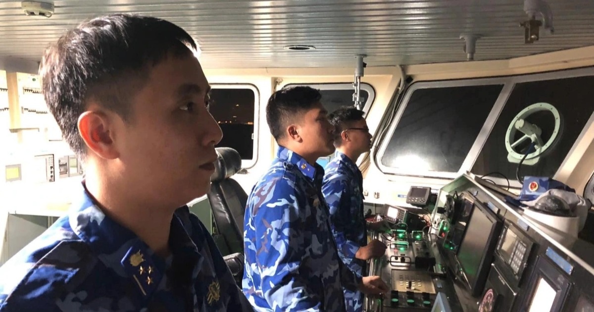 8 ngư dân bị chìm tàu, ôm thùng xốp trôi dạt trên biển