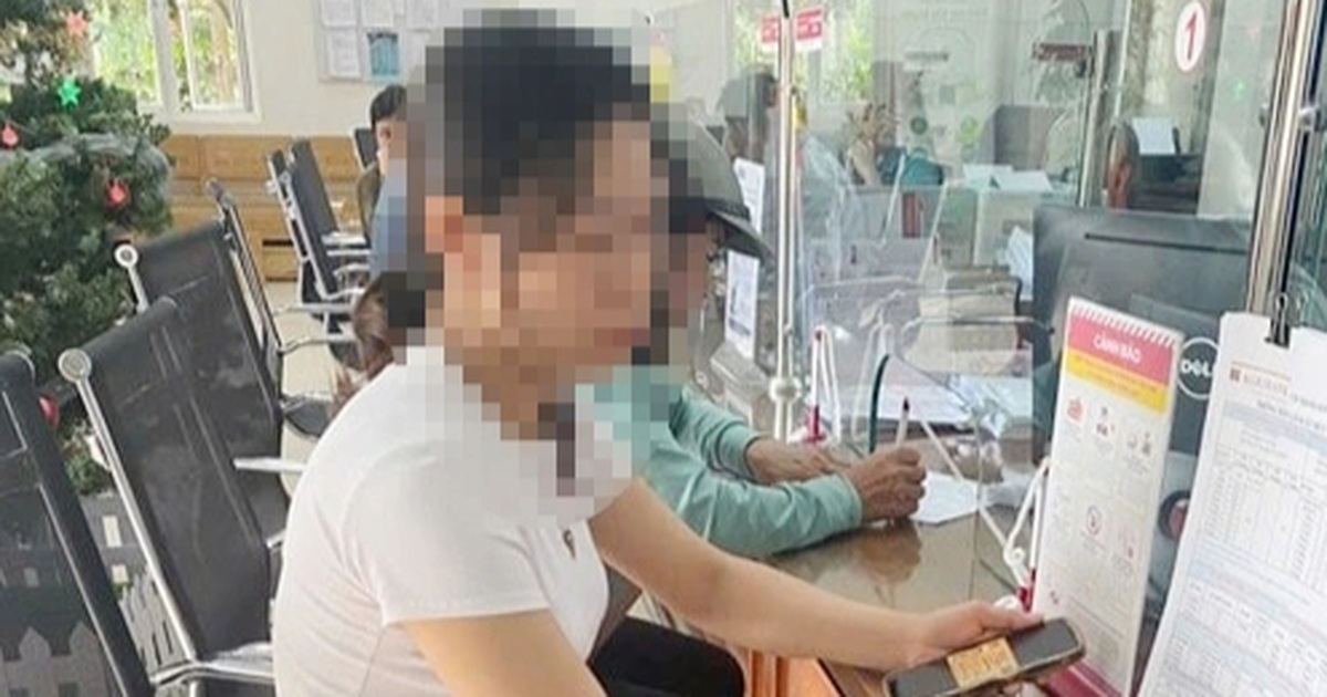 Bất ngờ nhận 40 triệu đồng từ tài khoản lạ, một phụ nữ báo công an