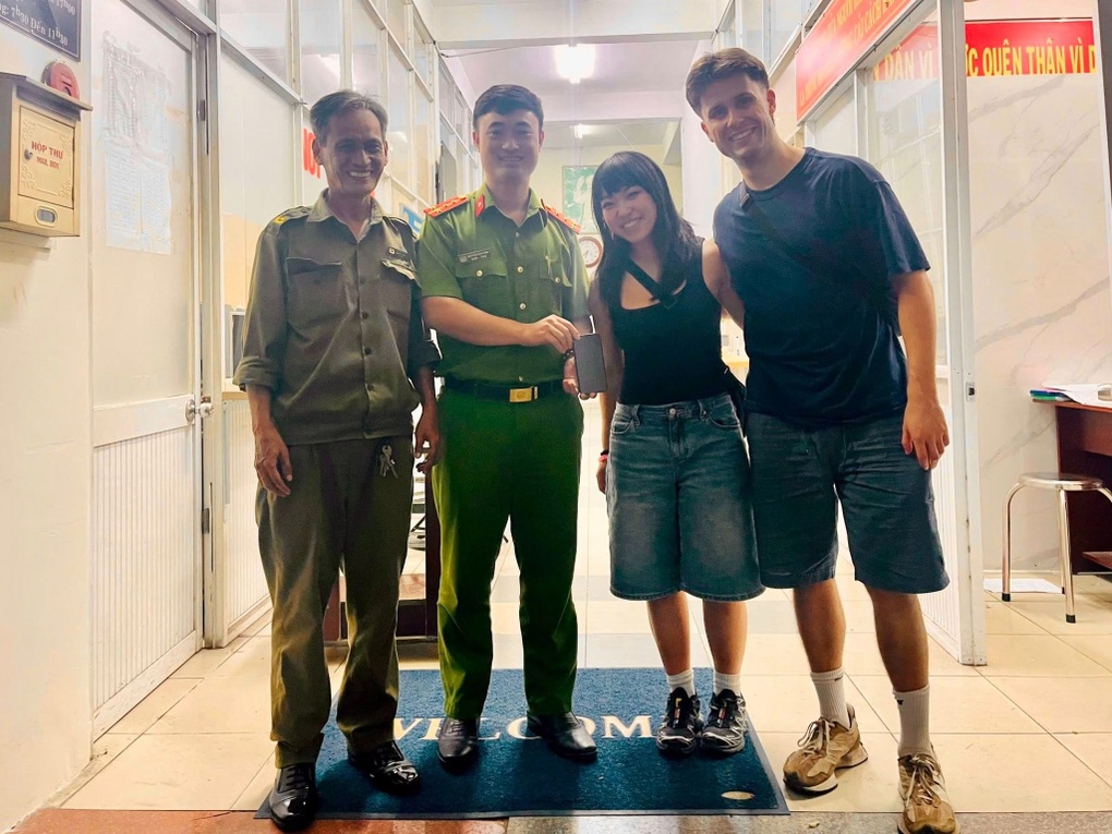 Công an TPHCM dùng camera AI tìm iPhone của du khách Australia - 1 Công an TPHCM dùng camera AI tìm iPhone của du khách Australia - 1