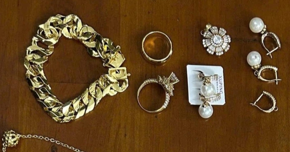 Nhặt chiếc ví chứa nhiều vàng, người đàn ông giao nộp cho công an ở TPHCM