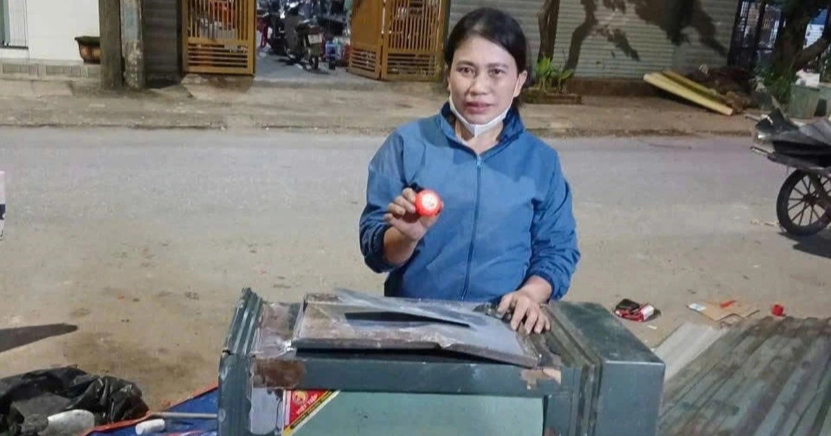 Người phụ nữ nhặt được 5,5 chỉ vàng trong chiếc két sắt cũ