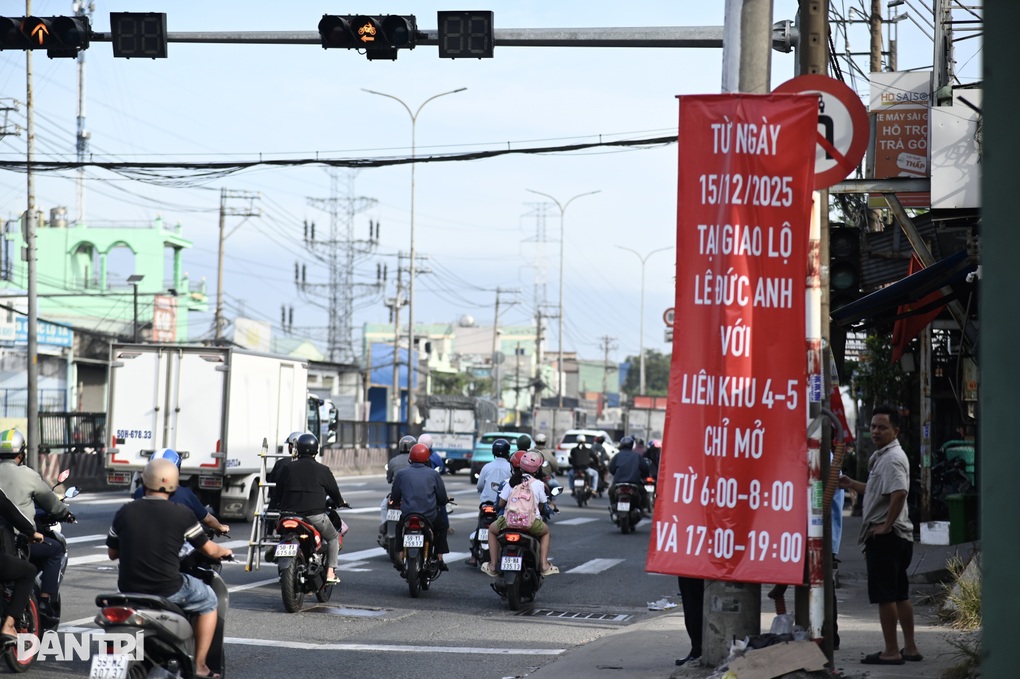 Ngày đầu thay đổi giờ mở giao lộ ở TPHCM, xe máy không còn đi ngược chiều - 3 Ngày đầu thay đổi giờ mở giao lộ ở TPHCM, xe máy không còn đi ngược chiều - 3