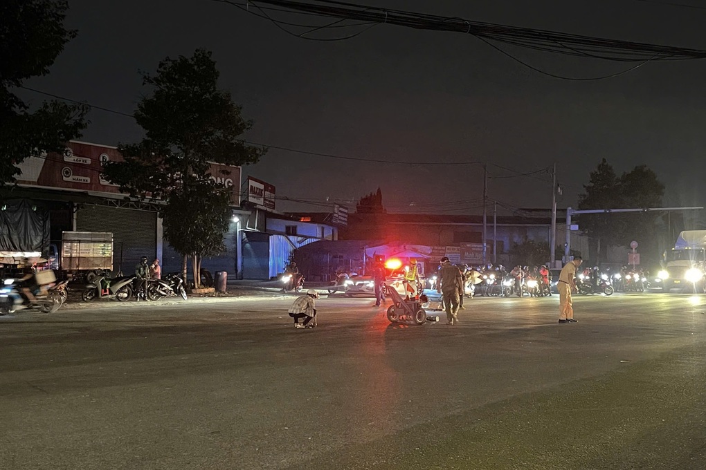 Gần 3kg đinh rơi vãi trên đường ở TPHCM - 2 Gần 3kg đinh rơi vãi trên đường ở TPHCM - 2