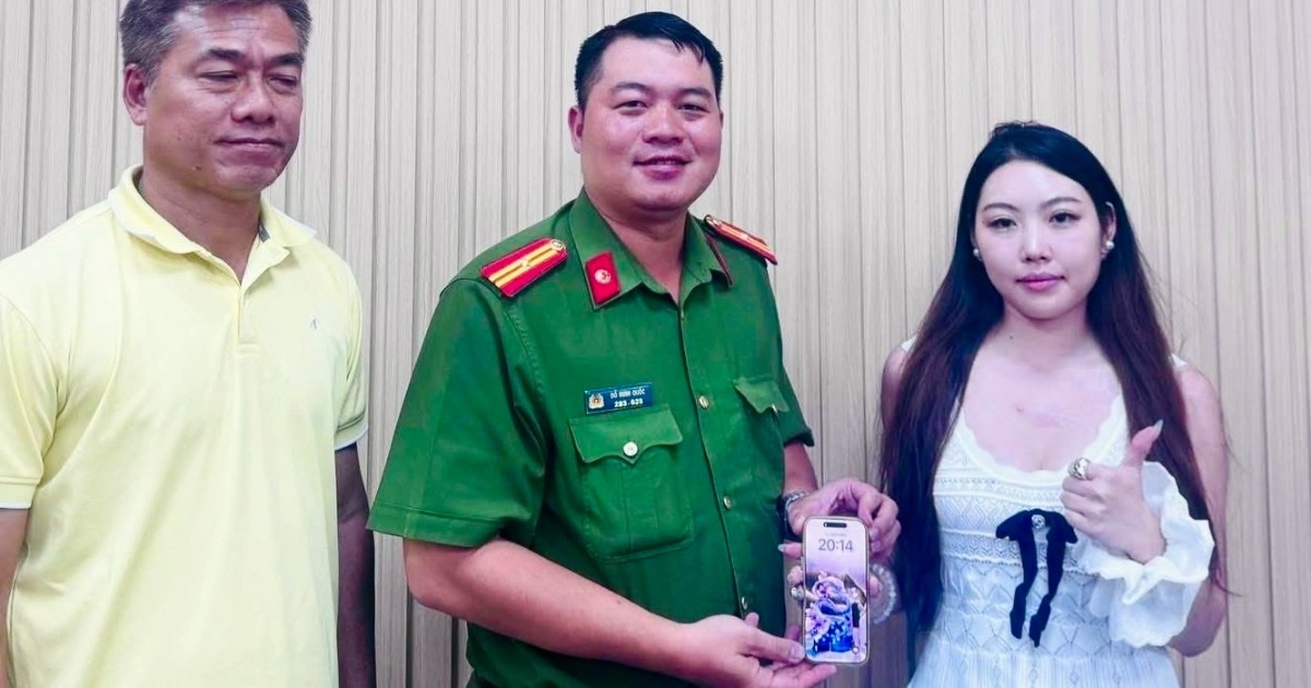 Công an tìm lại iPhone 16 Pro cho du khách nước ngoài để quên ở TPHCM