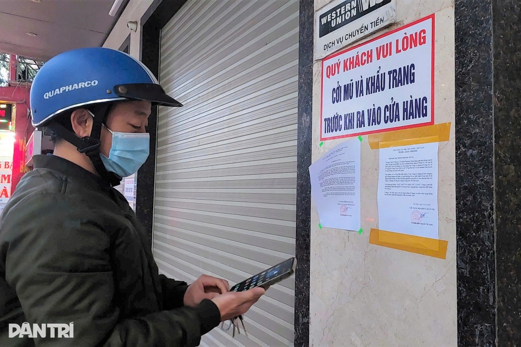 Công an kiểm tra chuỗi cửa hàng vàng lớn ở Hà Tĩnh, khách hàng hoang mang - 2