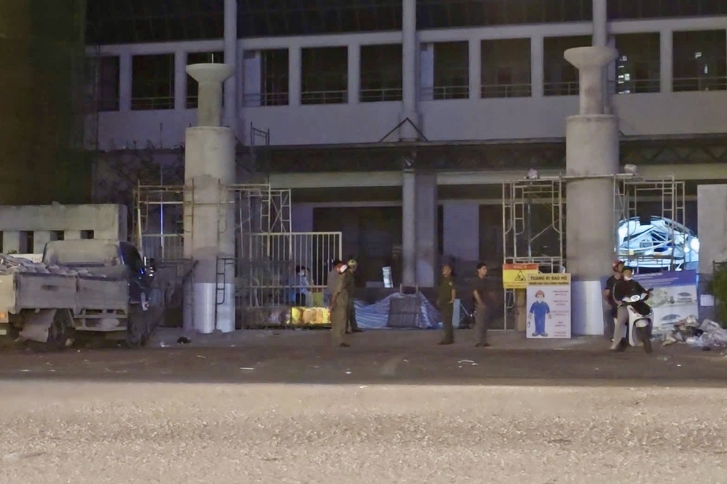 Sập giàn giáo tại nhà thi đấu ở TPHCM, một công nhân tử vong - 1 Sập giàn giáo tại nhà thi đấu ở TPHCM, một công nhân tử vong - 1