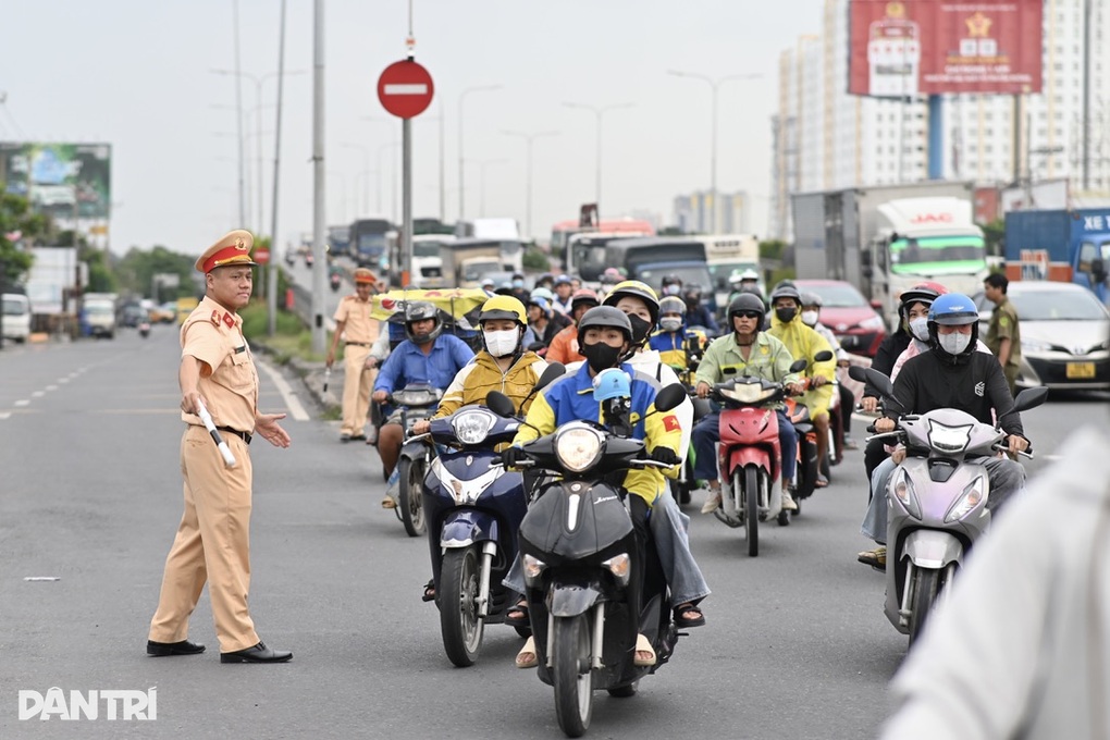 Siết chặt xử lý vi phạm nồng độ cồn dịp Tết ở TPHCM - 1