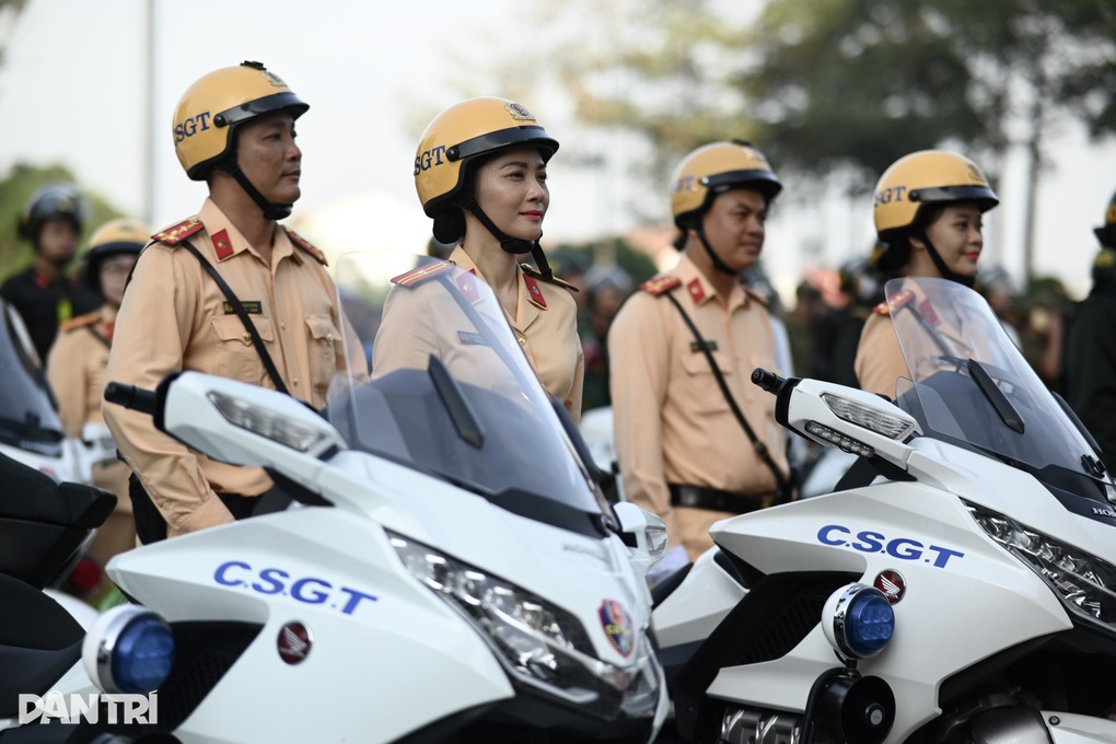 CSGT TPHCM trực chiến 100% quân số, đảm bảo giao thông đêm Giáng sinh - 1