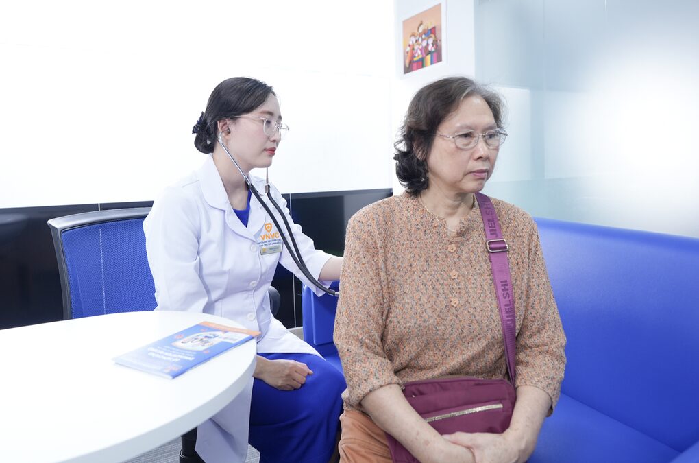 Vaccine RSV mới của Anh - “Lá chắn” giúp người lớn phòng viêm phổi, bệnh hô hấp - 3 Vaccine RSV mới của Anh - “Lá chắn” giúp người lớn phòng viêm phổi, bệnh hô hấp - 3