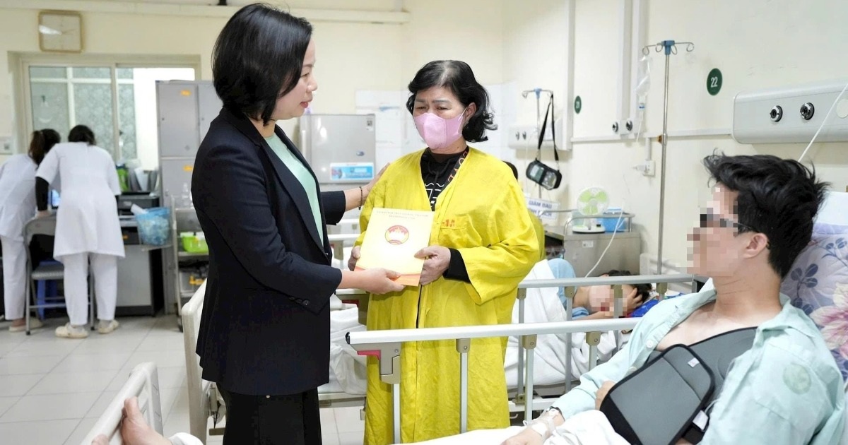 Hà Nội thăm hỏi, động viên các nạn nhân trong vụ tai nạn ở Lào Cai