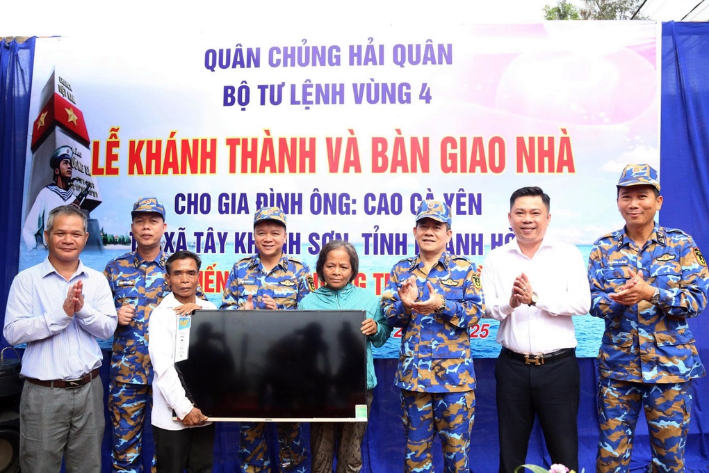 Khánh thành ngôi nhà trong “Chiến dịch Quang Trung” sau 17 ngày xây dựng - 2