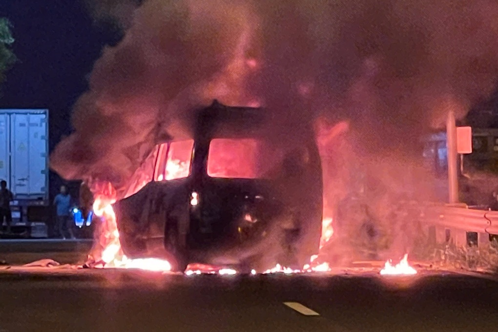 Xe cứu thương gặp nạn trên cao tốc Long Thành - Dầu Giây, 3 người tử vong - 1 Xe cứu thương gặp nạn trên cao tốc Long Thành - Dầu Giây, 3 người tử vong - 1