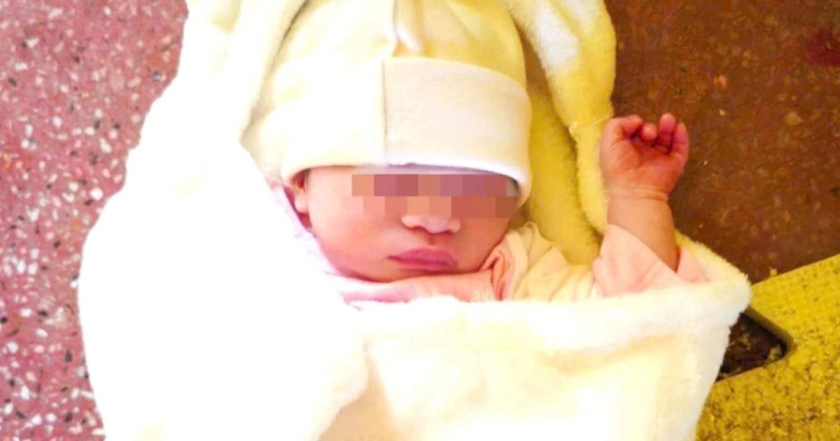 Bé gái sơ sinh bị bỏ rơi trong chùa ở TPHCM