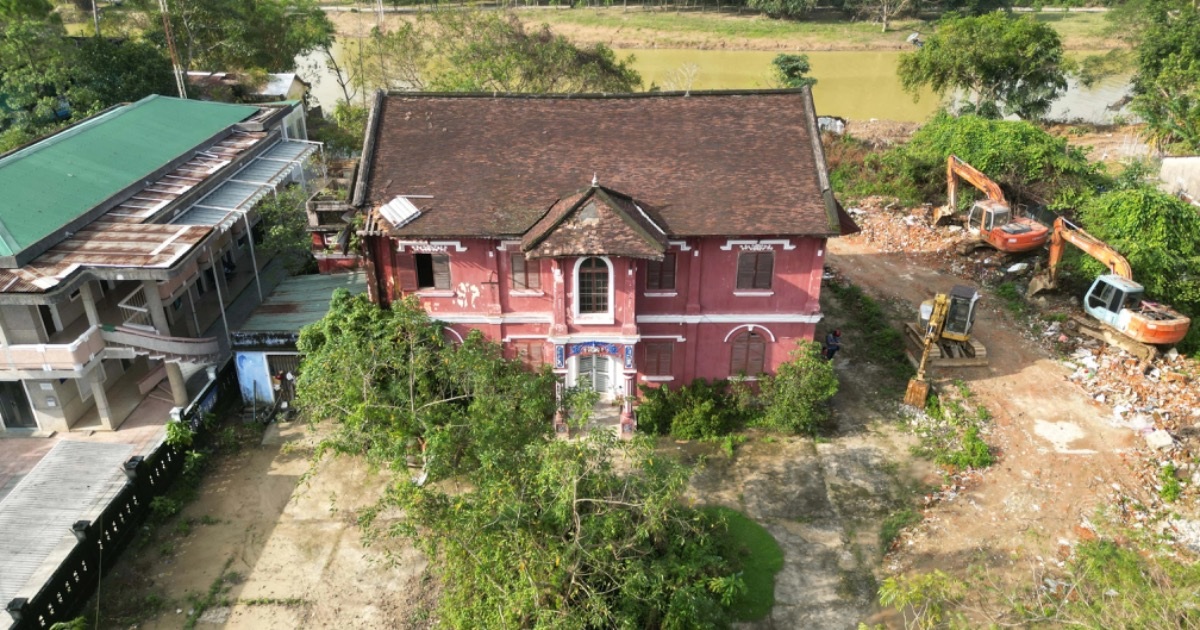 Những biệt thự cổ hoang phế bị “lãng quên” trên đất cố đô