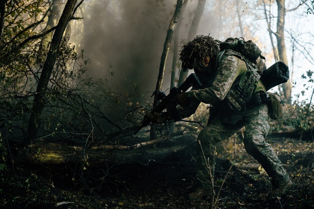 Binh sĩ Ukraine thừa nhận đà tiến không thể ngăn chặn của Nga ở Donbass - 1