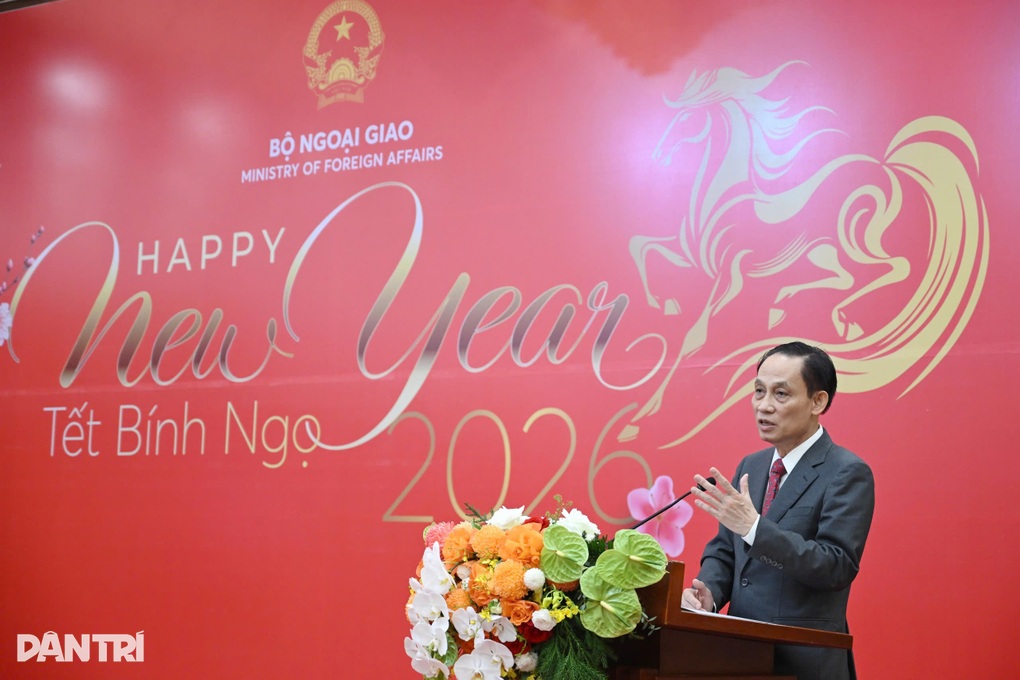 Báo Dân trí nhận bằng khen của Bộ trưởng Bộ Ngoại giao - 2 Báo Dân trí nhận bằng khen của Bộ trưởng Bộ Ngoại giao - 2