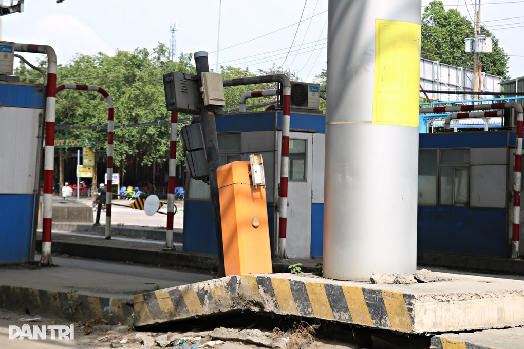 Cảnh hoang tàn tại trạm thu phí BOT T2 ở Cần Thơ - 2 Cảnh hoang tàn tại trạm thu phí BOT T2 ở Cần Thơ - 2