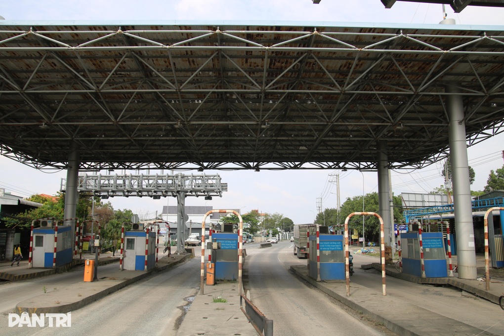 Cảnh hoang tàn tại trạm thu phí BOT T2 ở Cần Thơ - 1 Cảnh hoang tàn tại trạm thu phí BOT T2 ở Cần Thơ - 1