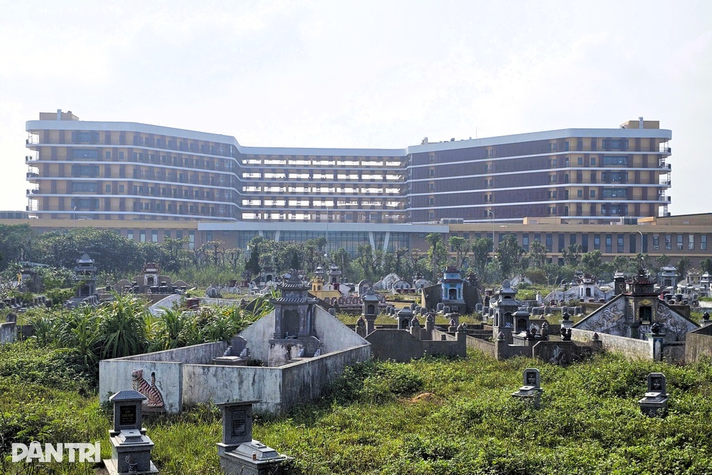 Cảnh tượng ám ảnh trước bệnh viện nghìn tỷ - 1 Cảnh tượng ám ảnh trước bệnh viện nghìn tỷ - 1