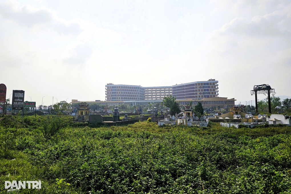 Cảnh tượng ám ảnh trước bệnh viện nghìn tỷ - 3 Cảnh tượng ám ảnh trước bệnh viện nghìn tỷ - 3