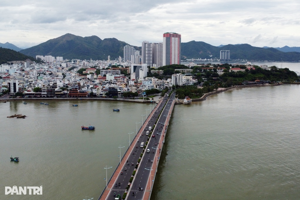 Dỡ bỏ lệnh cấm lưu thông trên cầu Trần Phú ở Khánh Hòa - 1 Dỡ bỏ lệnh cấm lưu thông trên cầu Trần Phú ở Khánh Hòa - 1