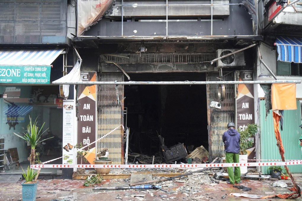 Cháy dữ dội kèm tiếng nổ trong ngôi nhà 3 tầng ở Quy Nhơn - 1 Cháy dữ dội kèm tiếng nổ trong ngôi nhà 3 tầng ở Quy Nhơn - 1