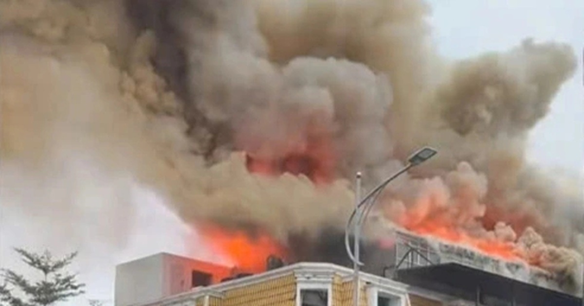 Cháy tại khu biệt thự trên đường Lê Trọng Tấn ở Hà Nội