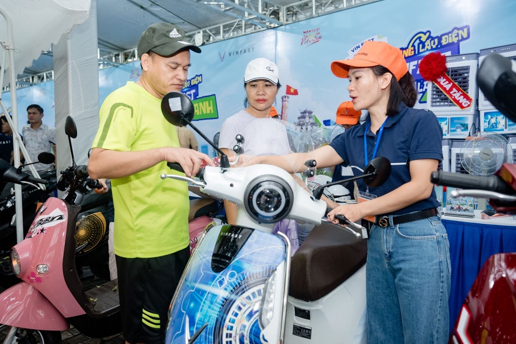 Hà Nội chuẩn bị cho lộ trình chuyển đổi xe máy xăng sang xe máy điện - 1