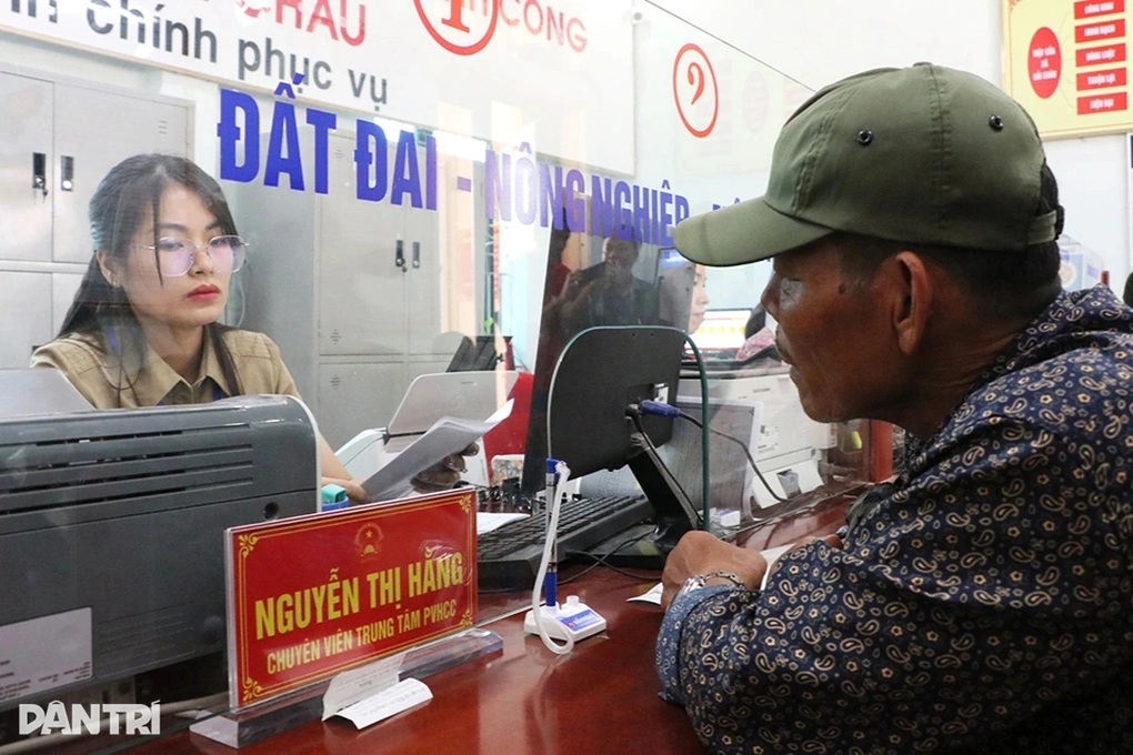 Chủ tịch Nghệ An: Có tình trạng cán bộ gây khó dễ cho dân - 1 Chủ tịch Nghệ An: Có tình trạng cán bộ gây khó dễ cho dân - 1