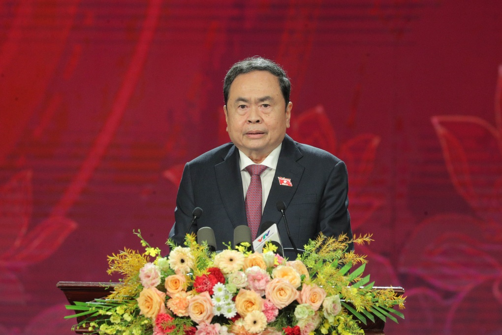 Giải Diên Hồng lần thứ tư tôn vinh 64 tác phẩm xuất sắc - 2