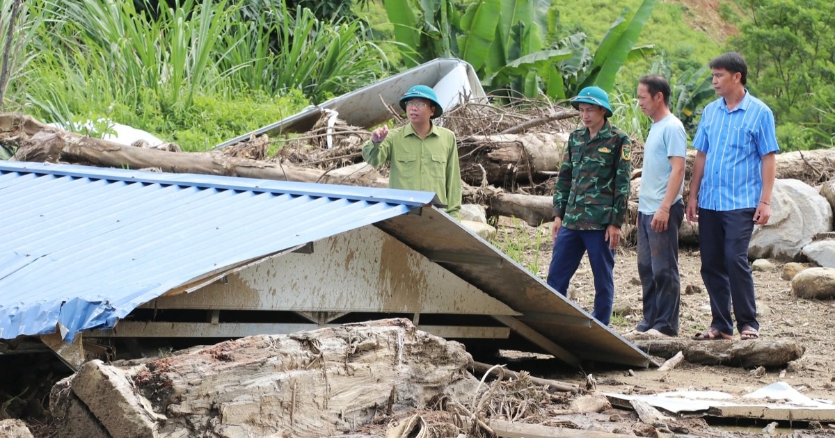 “Dân mất hết do bão lũ, lấy đâu 250 triệu đồng làm nhà chờ nhận hỗ trợ?”