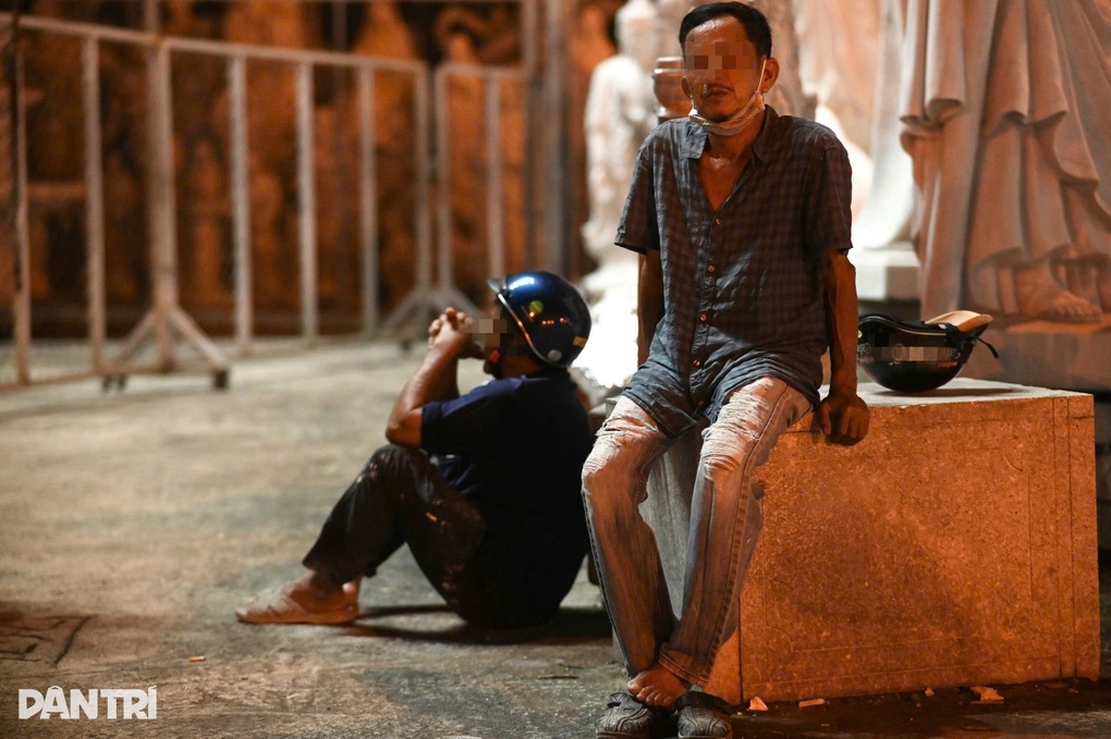 Say xỉn bị thổi phạt, người đàn ông ở TPHCM quay sang xin lỗi chủ xe - 2 Say xỉn bị thổi phạt, người đàn ông ở TPHCM quay sang xin lỗi chủ xe - 2