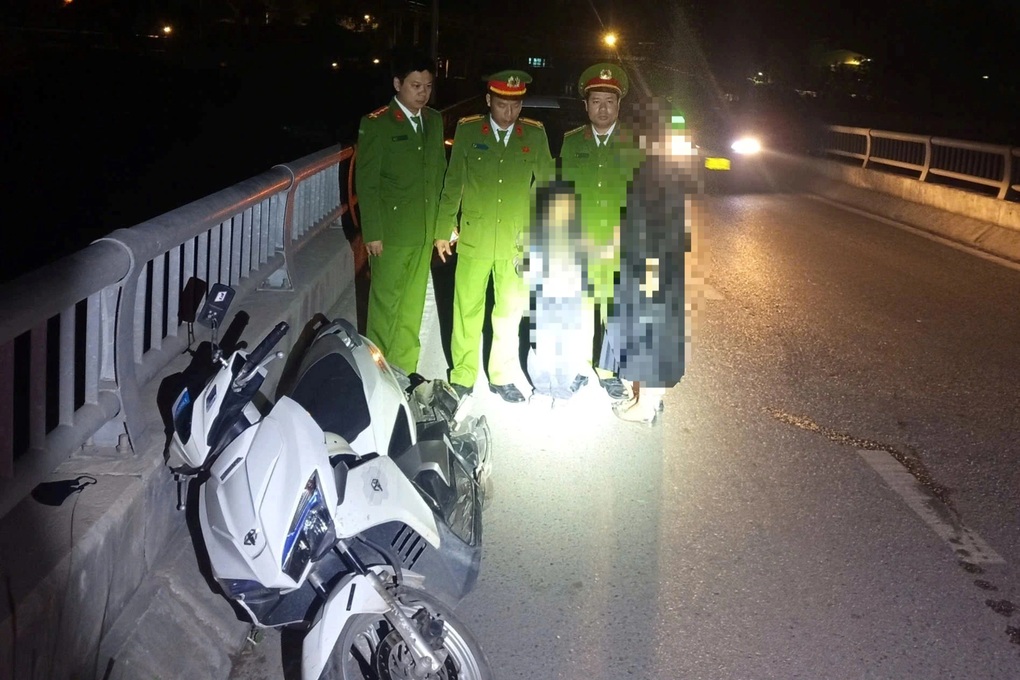 Kịp thời ngăn người mẹ ở Hải Phòng định nhảy cầu cùng con gái 4 tuổi - 1