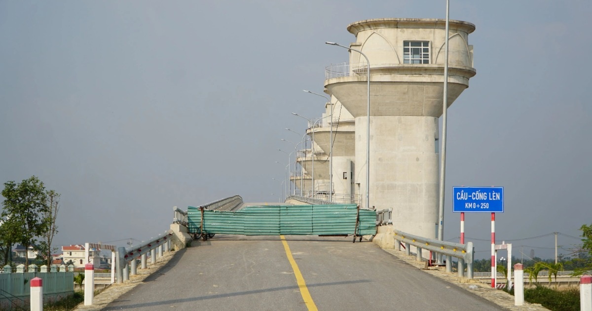 Cầu xây xong nhưng bị rào lại: Chờ phê duyệt quy trình đào tạo vận hành